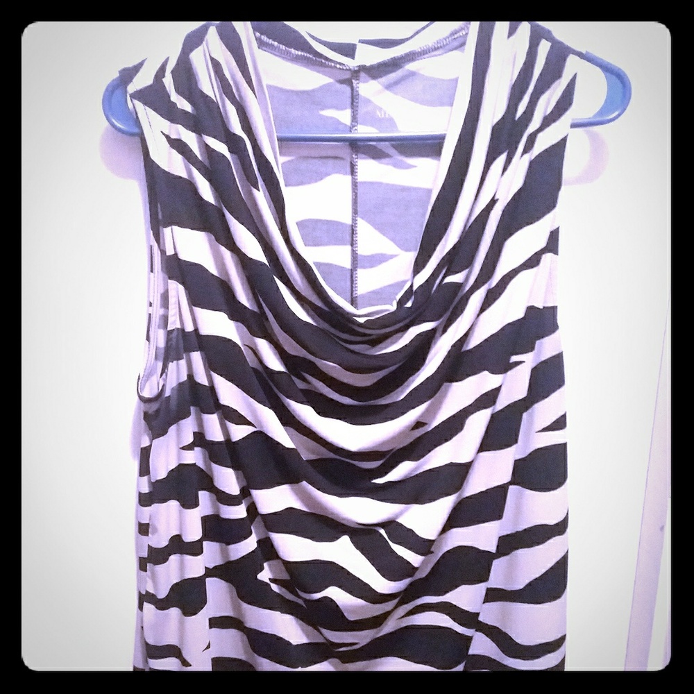 Black and white flowy tank top